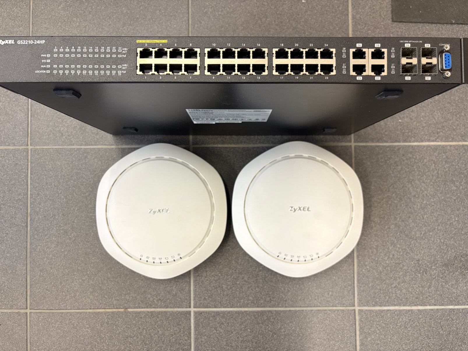 ZyXEL GS2210-24HP + 2 x Access Points, Ophalen of Verzenden, Zo goed als nieuw