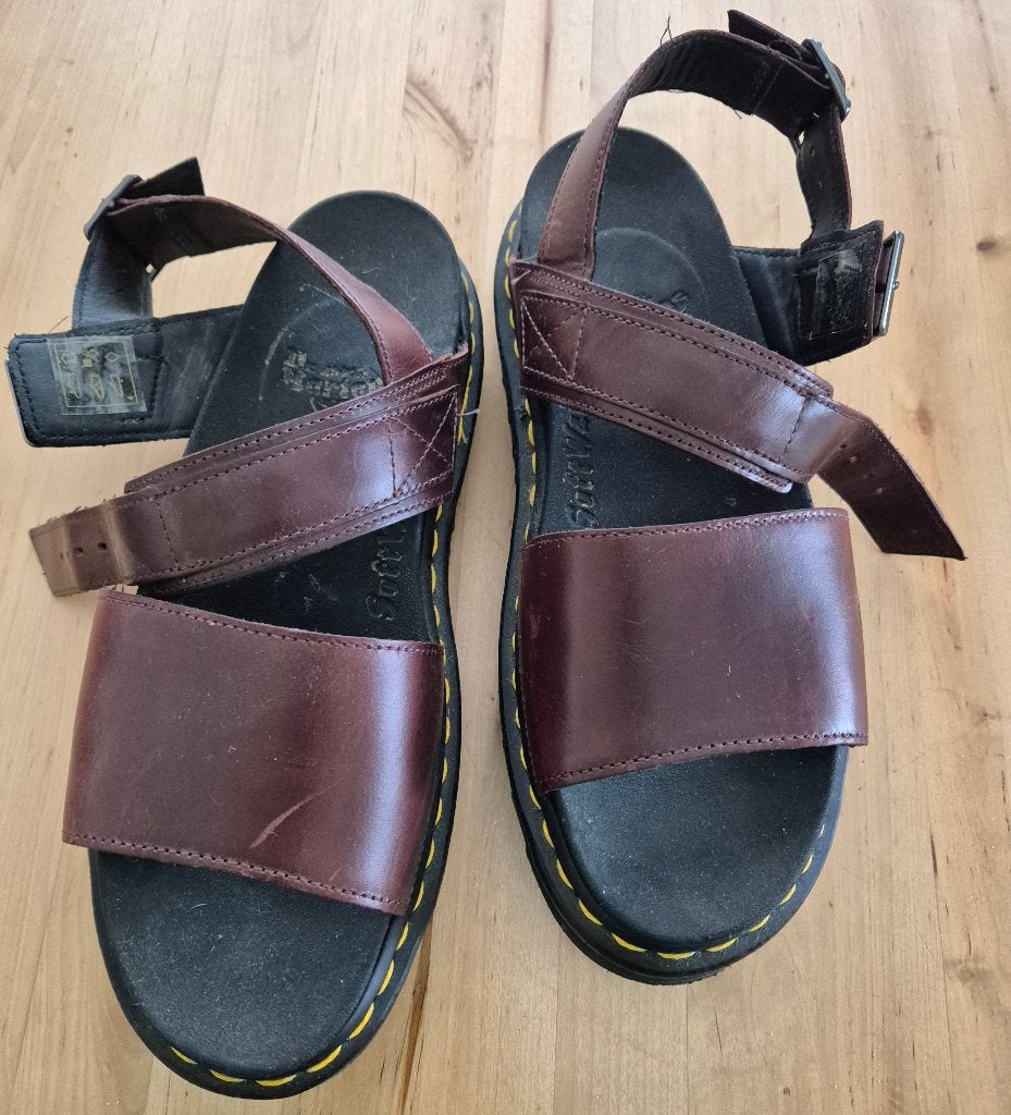 Dr. Martens - VOSS LEREN SANDALEN MET BAND - maat 42, Enlèvement ou Envoi, Comme neuf, Brun, Sandales et Mûles