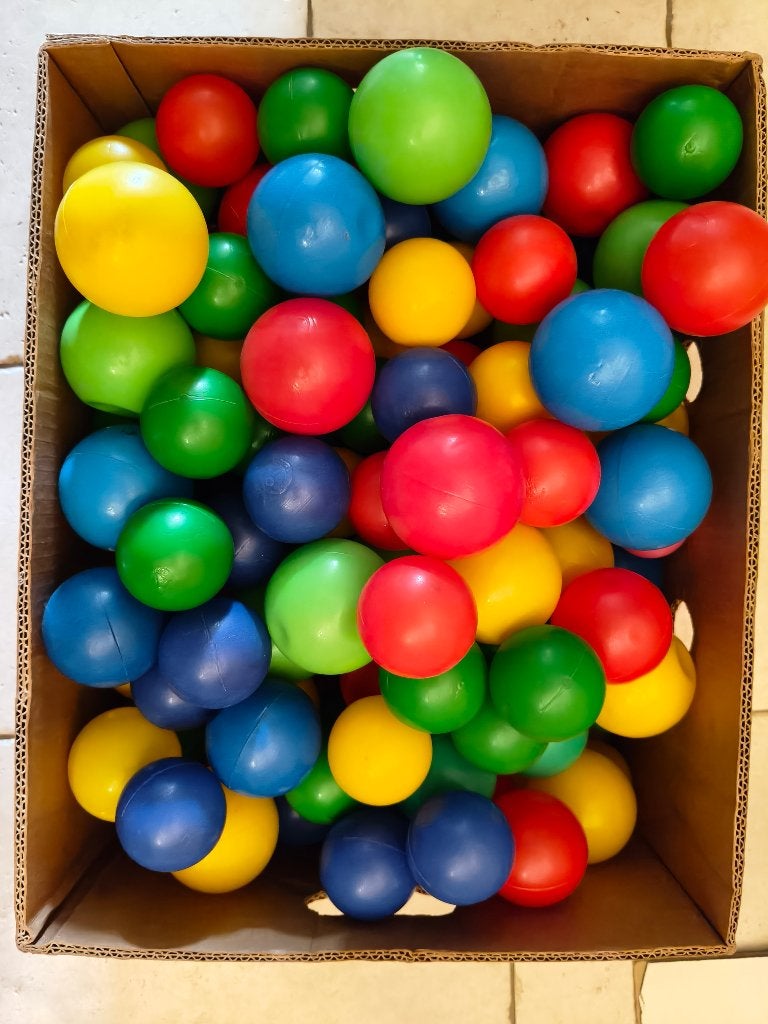 Plastic ballen voor een ballenbad, Ophalen, Zo goed als nieuw