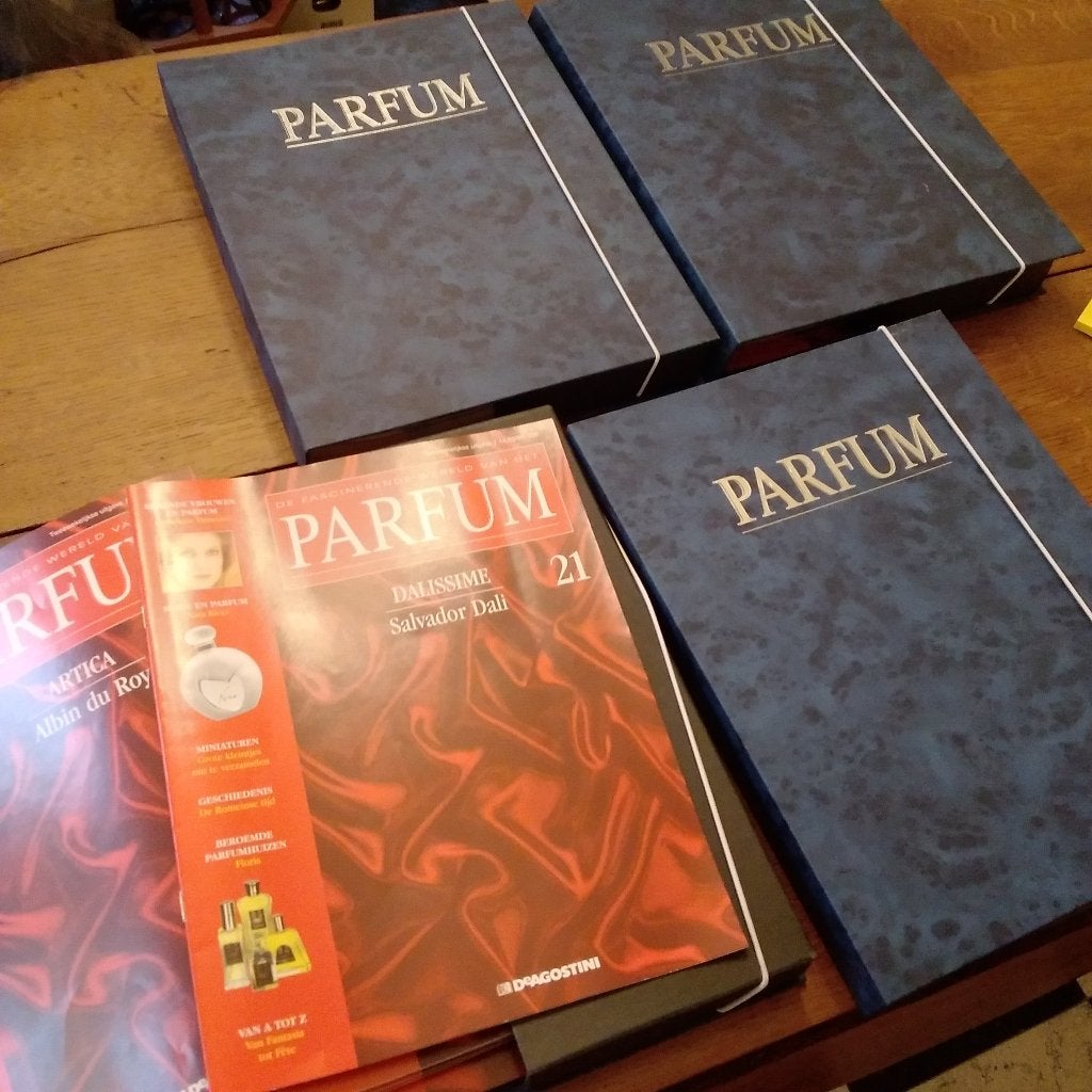 Vintage collectie.De fascinerende wereld van parfum.80 st., Verzamelen, Overige Verzamelen, Gebruikt, Verzenden