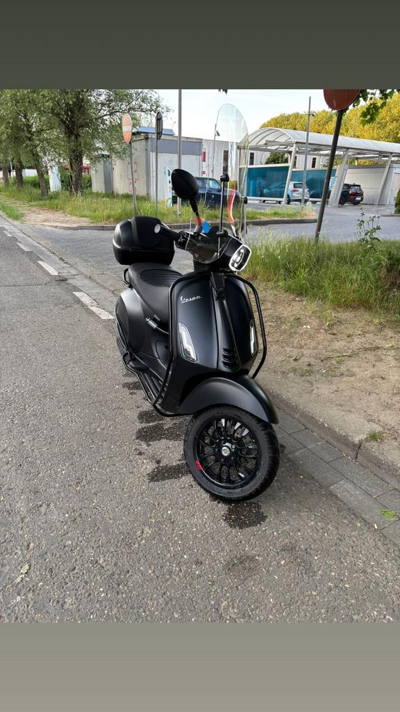 Vespa sprint, Fietsen en Brommers, Ophalen, Zo goed als nieuw, Benzine, 50 cc
