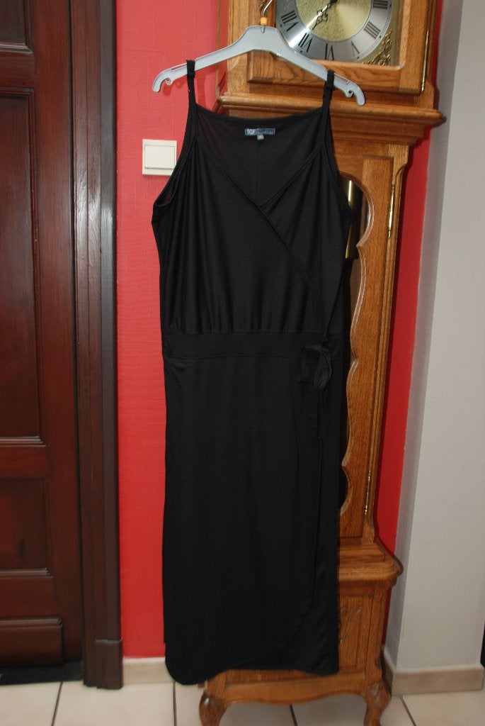 Robe longue noire à fines brides Taille L comme NEUVE!, Vêtements | Femmes, Robes, Comme neuf, Taille 42/44 (L), Noir, Sous le genou