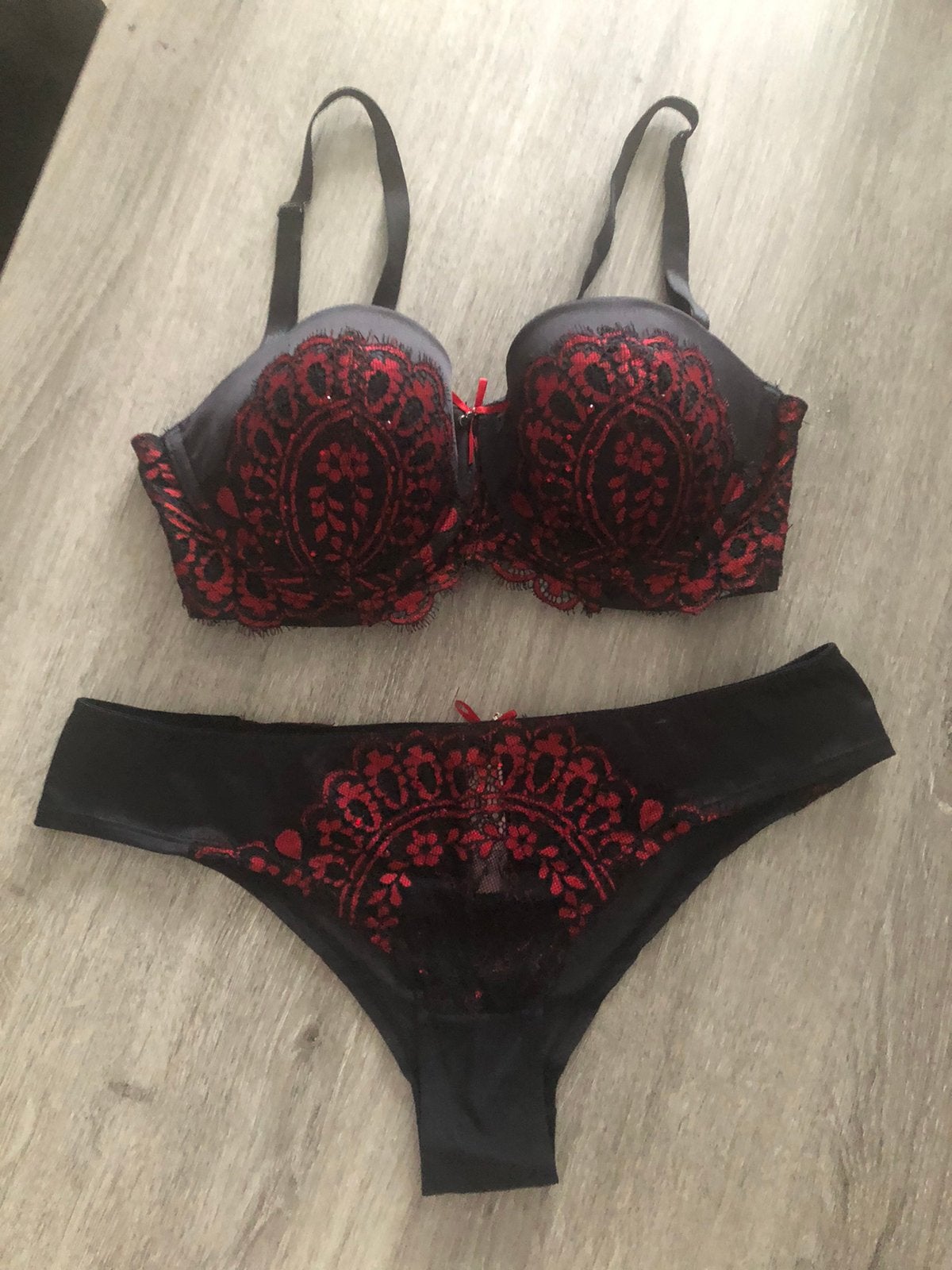Lingerie setje Hunkemöller maat 80B (slipje maat M), Kleding | Dames, Ondergoed en Lingerie, Ophalen, Zwart, Setje