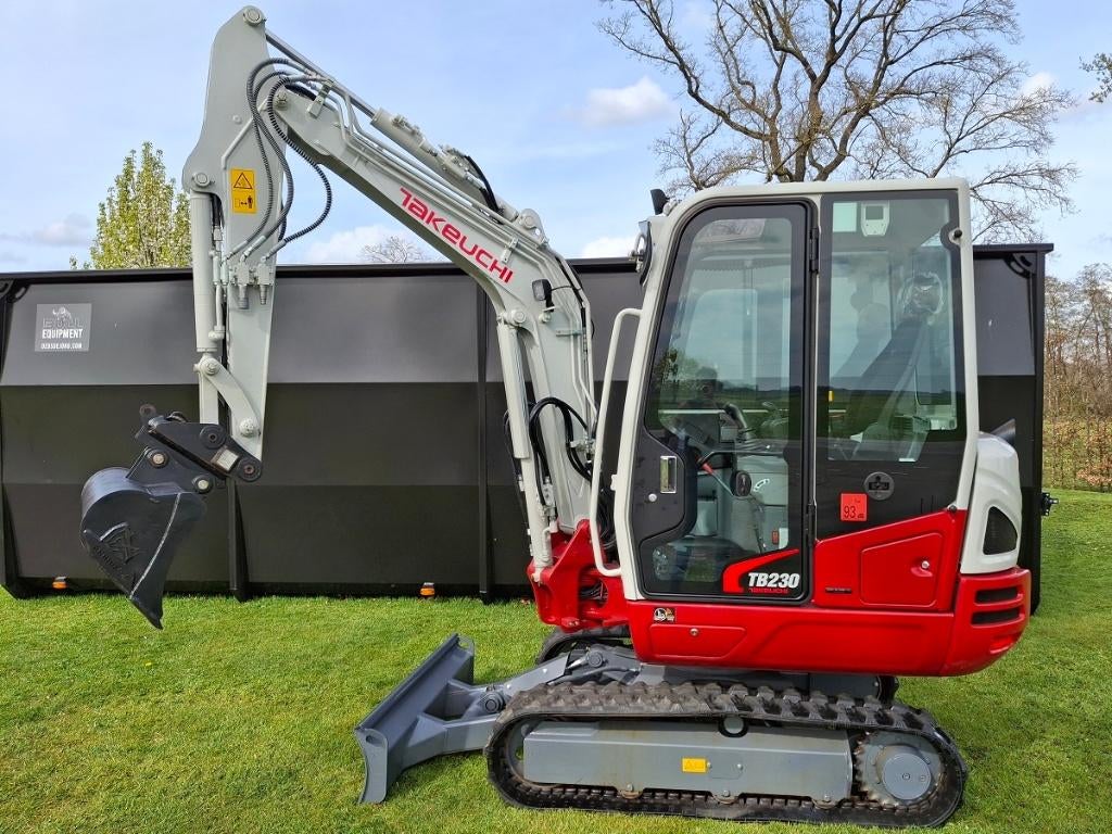 Takeuchi TB230, minigraver, minikraan, BJ2022., Enlèvement, Comme neuf