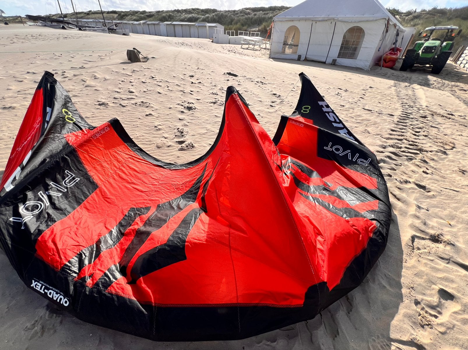 Naish Pivot Q 8m model 2026, Sports nautiques & Bateaux, Kitesurf, Enlèvement, Comme neuf