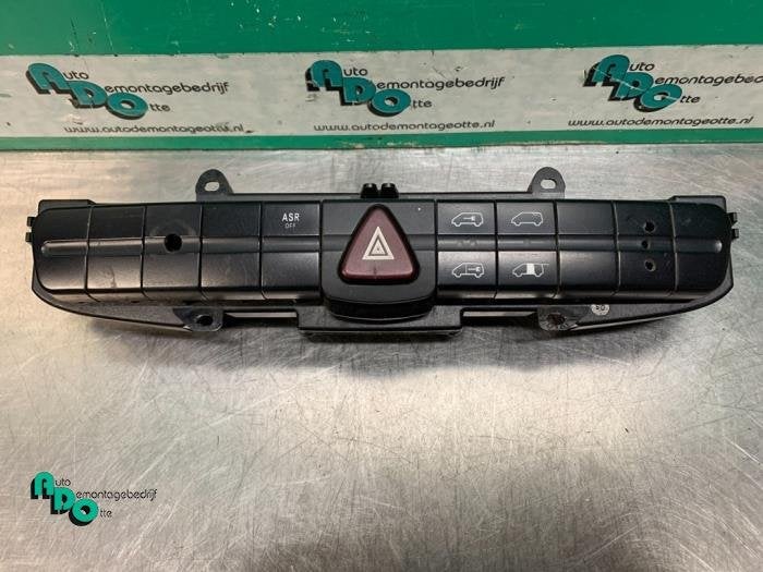 Paniekverlichtings Schakelaar van een Mercedes Vito (Vito 03, Gebruikt, -, Ophalen of Verzenden, -