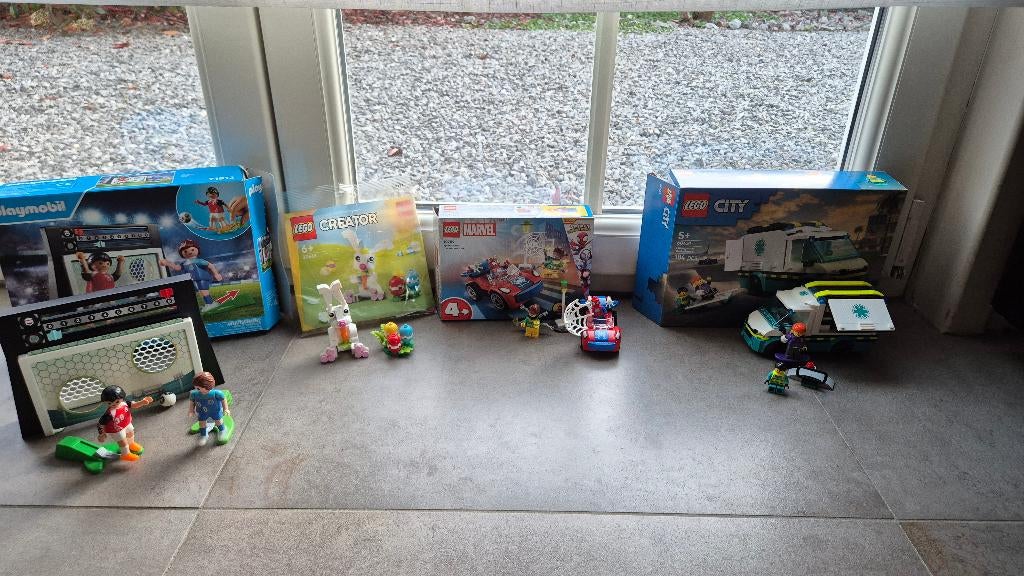 Lego en Playmobil: ziekenwagen, Spiderman, paashaas, voetbal, Ophalen of Verzenden, Zo goed als nieuw, Lego, City