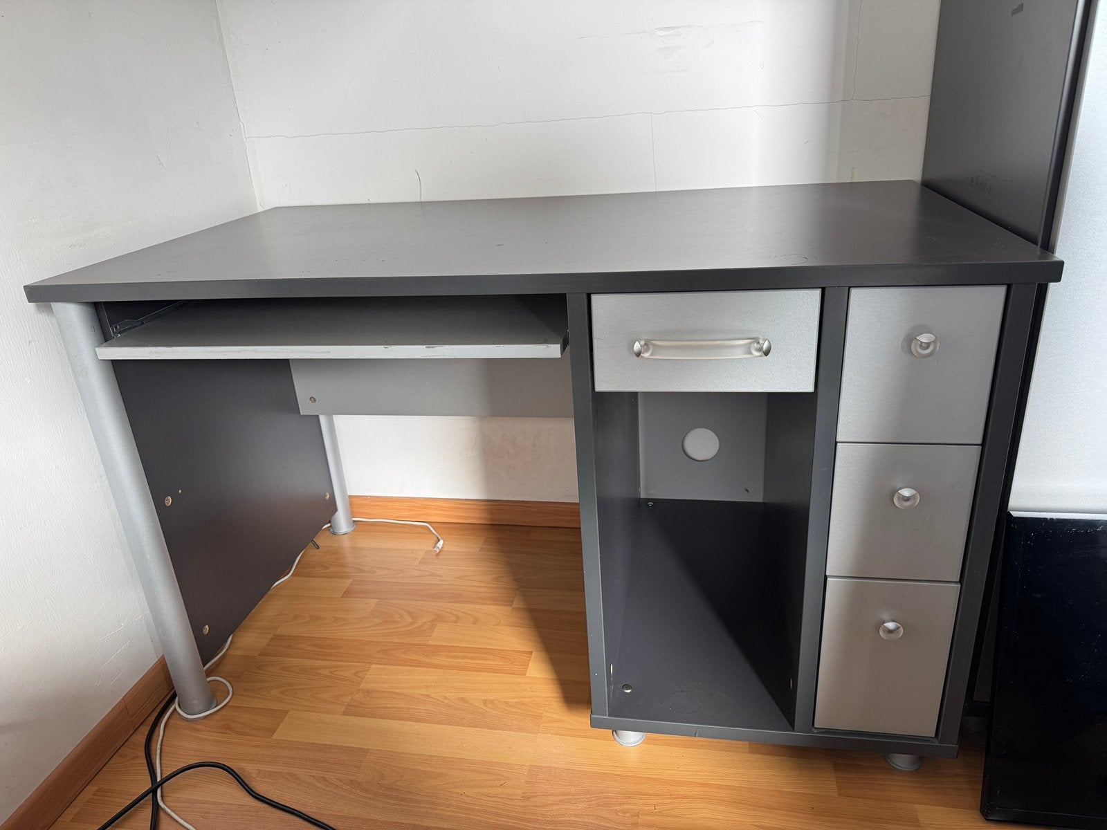 Grijze bureau, Enlèvement, Comme neuf