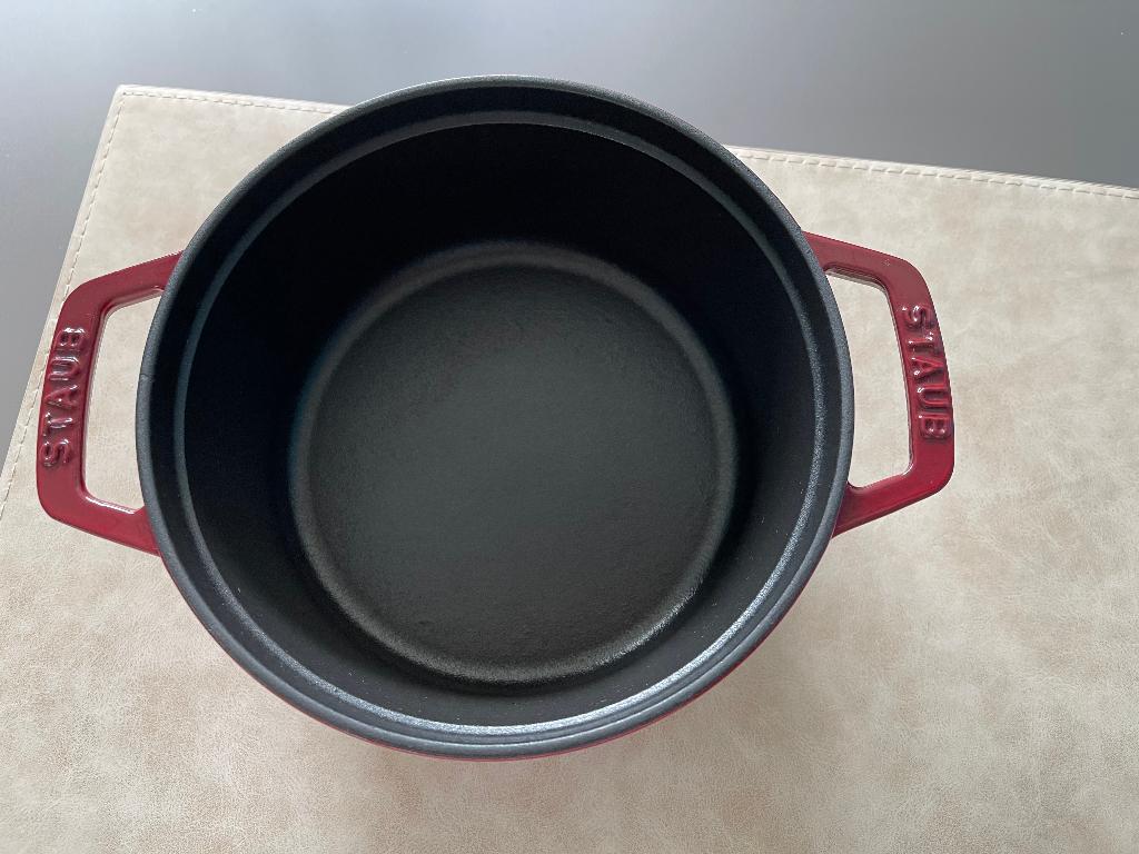 Staub cocotte 18cm, Huis en Inrichting, Keuken | Potten en Pannen, Ophalen