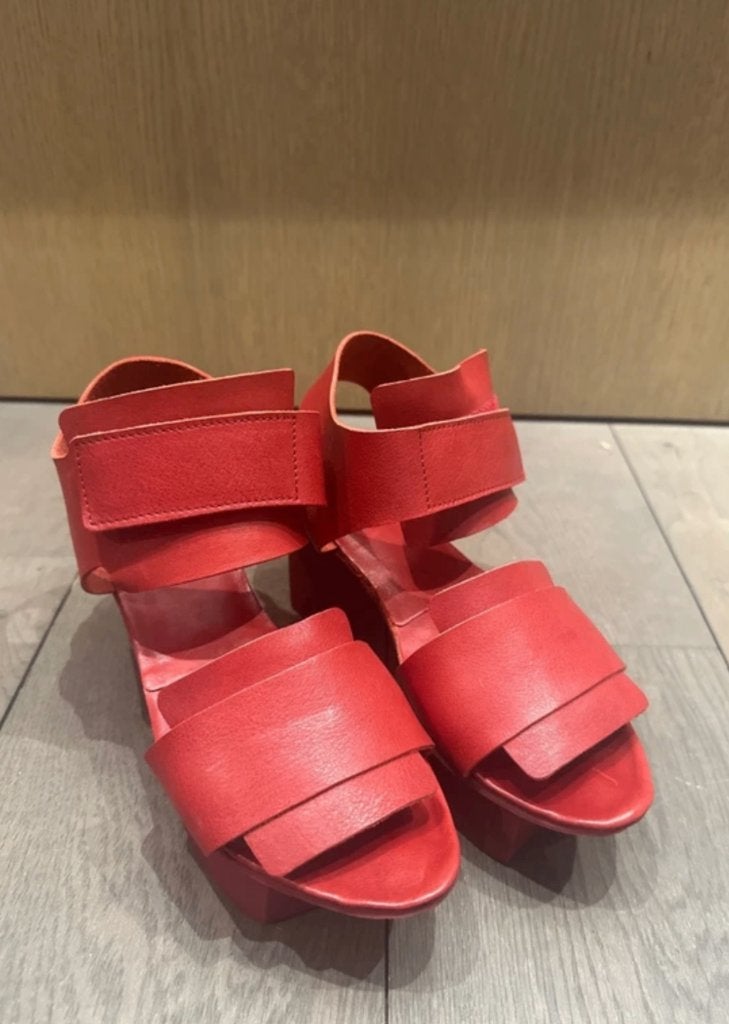 Heels heels red and leather made main Trippen, Chaussures à haut talons, Comme neuf, Envoi, ANDERE