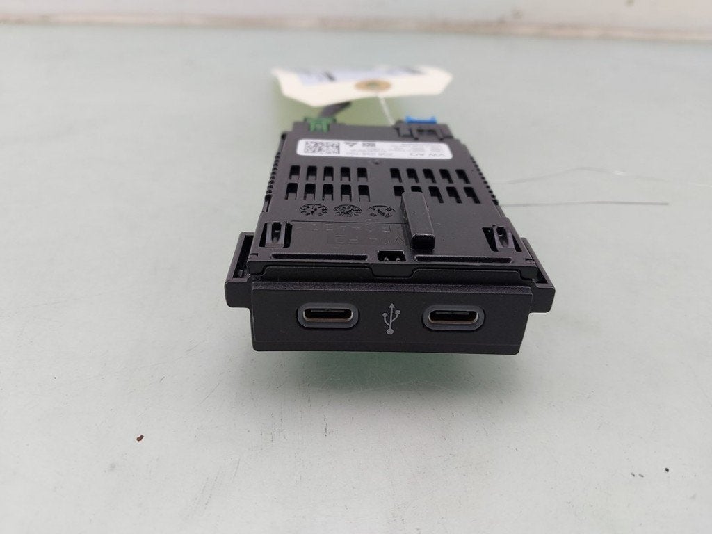 PORT AUX/USB Volkswagen Polo VI (AW1) (|2G6035700|), Dhr. J. Ham, Volkswagen, Administratie@autoham.nl, Utilisé