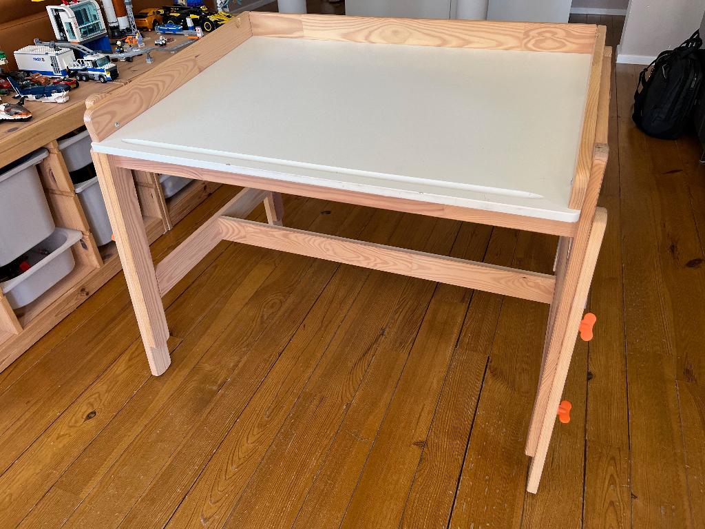 Bureau pour enfant Flisat IKEA, Maison & Meubles, Scandinave, 97 cm, Réglable en hauteur, 65 cm