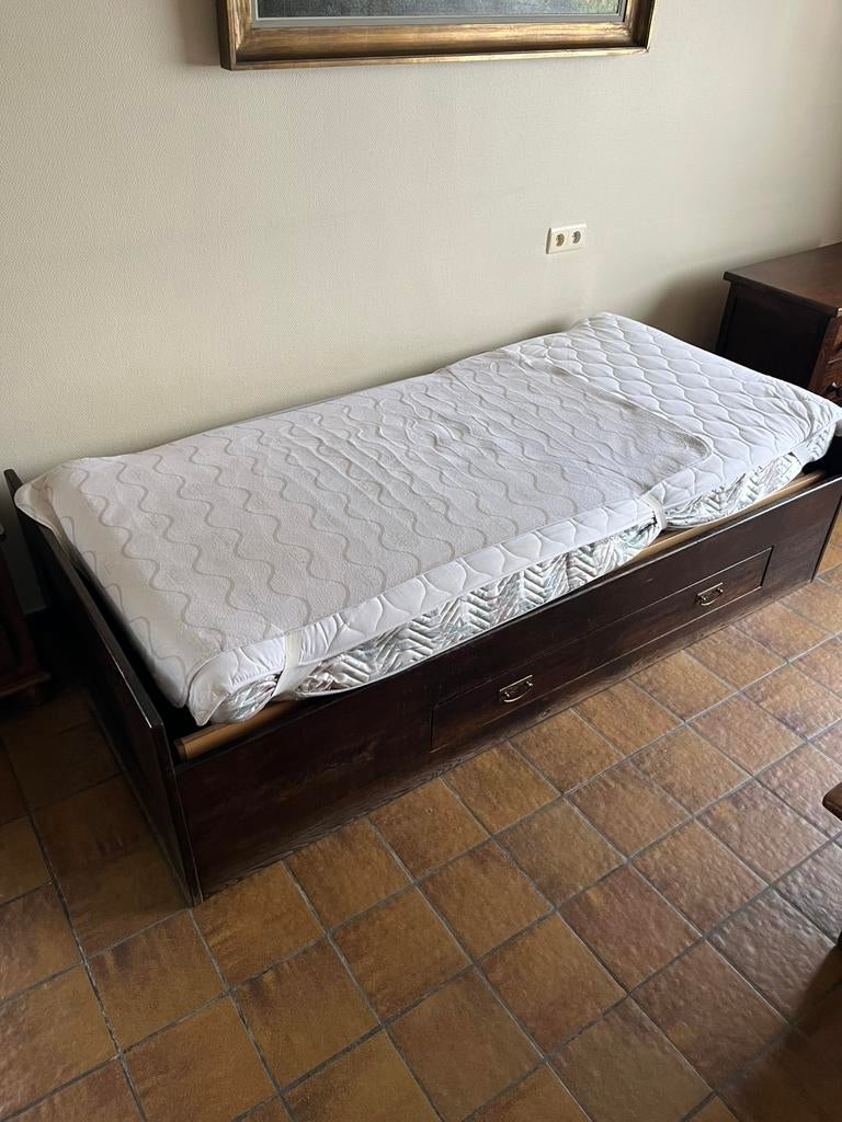 Eenpersoons bed met matras/latoflex/electrische verwarming, Huis en Inrichting, Slaapkamer | Bedden, Ophalen, Zo goed als nieuw