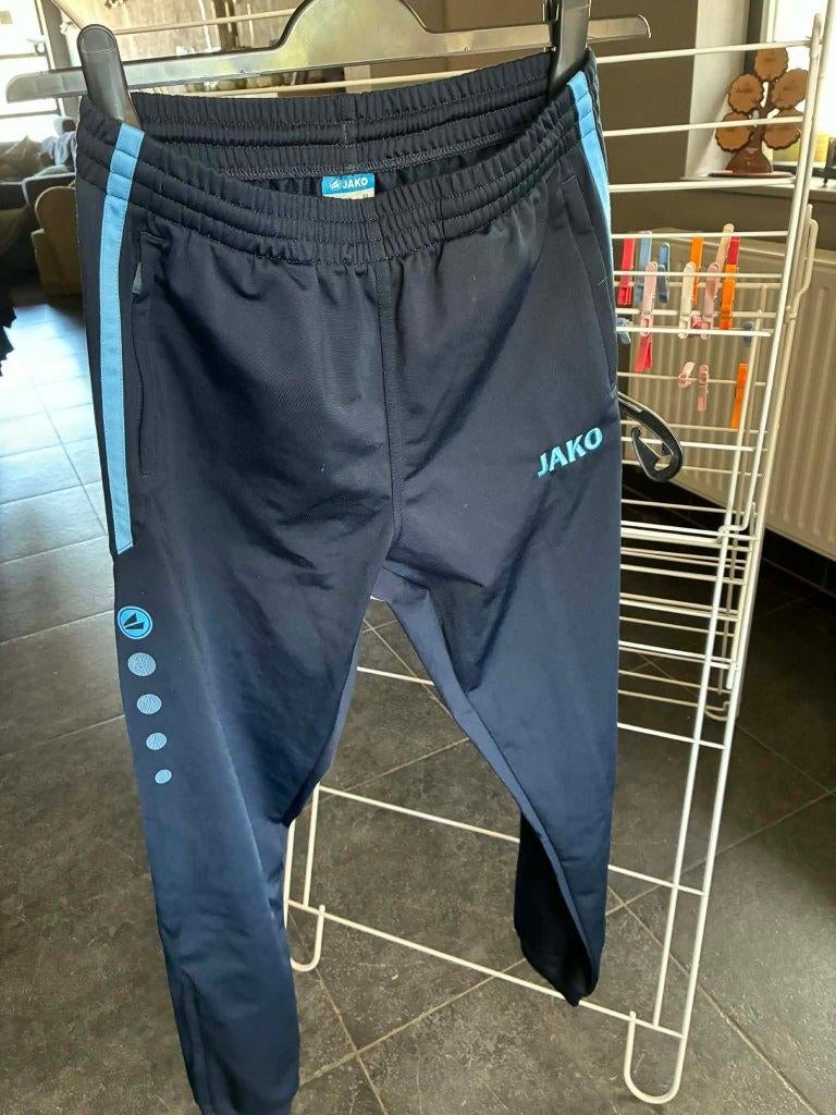 Jako blauwe trainingsbroek maat S - 2 stuks, Sport en Fitness, Voetbal, Maat S, Ophalen of Verzenden, Gebruikt, Broek