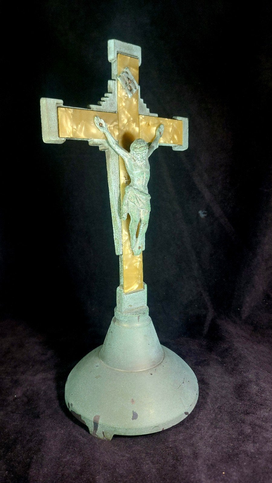 Antiek Staand Kruisbeeld / Crucifix – Art Deco Spelter & Par, Antiquités & Art, Antiquités | Objets religieux, Enlèvement ou Envoi