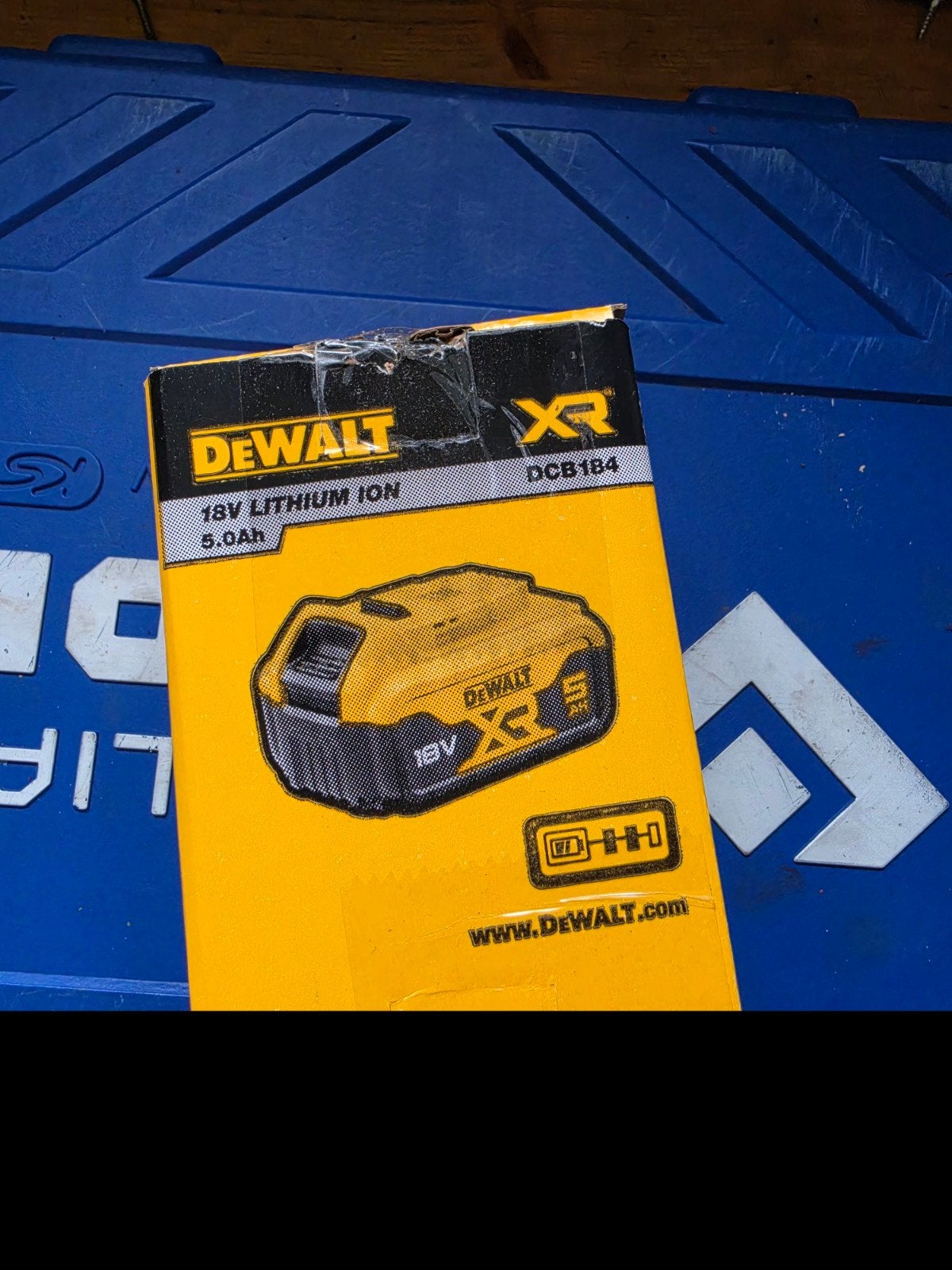 DeWALT LITHIUM ION 18V batterij.