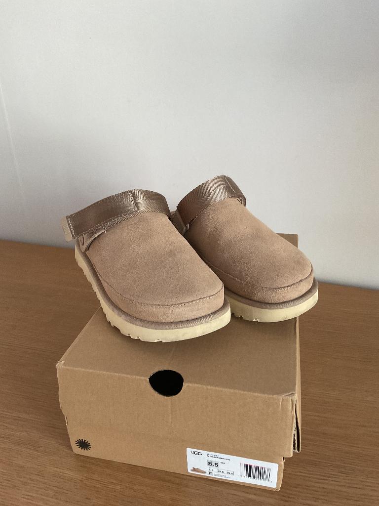 UGG maat 39,5, Kleding | Dames, Ophalen of Verzenden, Zo goed als nieuw, Ugg, Instappers