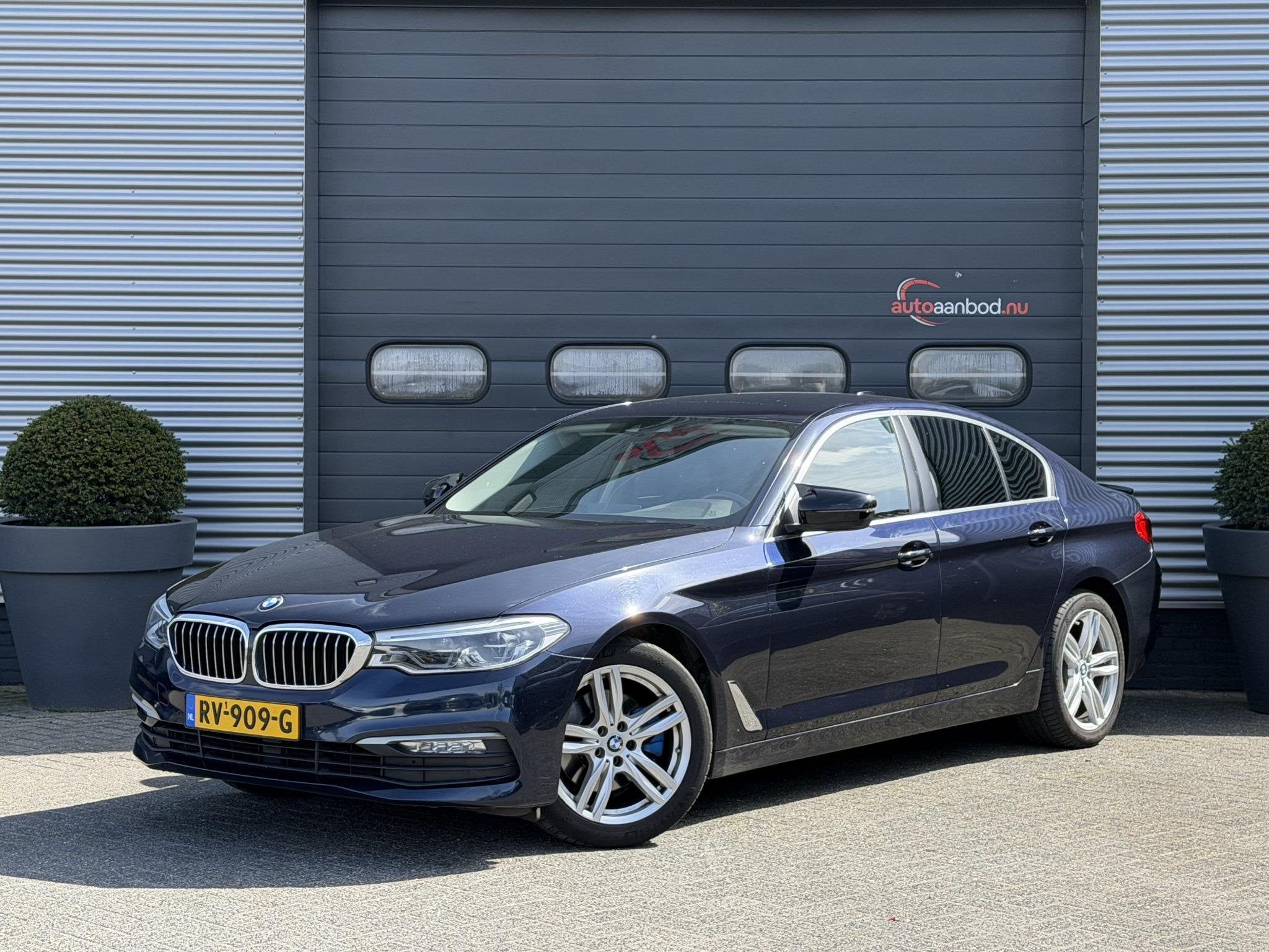 BMW 5-serie 520i High Executive | Navigatie | Lederen Bekled, Auto's, BMW, Automaat, Achterwielaandrijving, Gebruikt, 4 cilinders