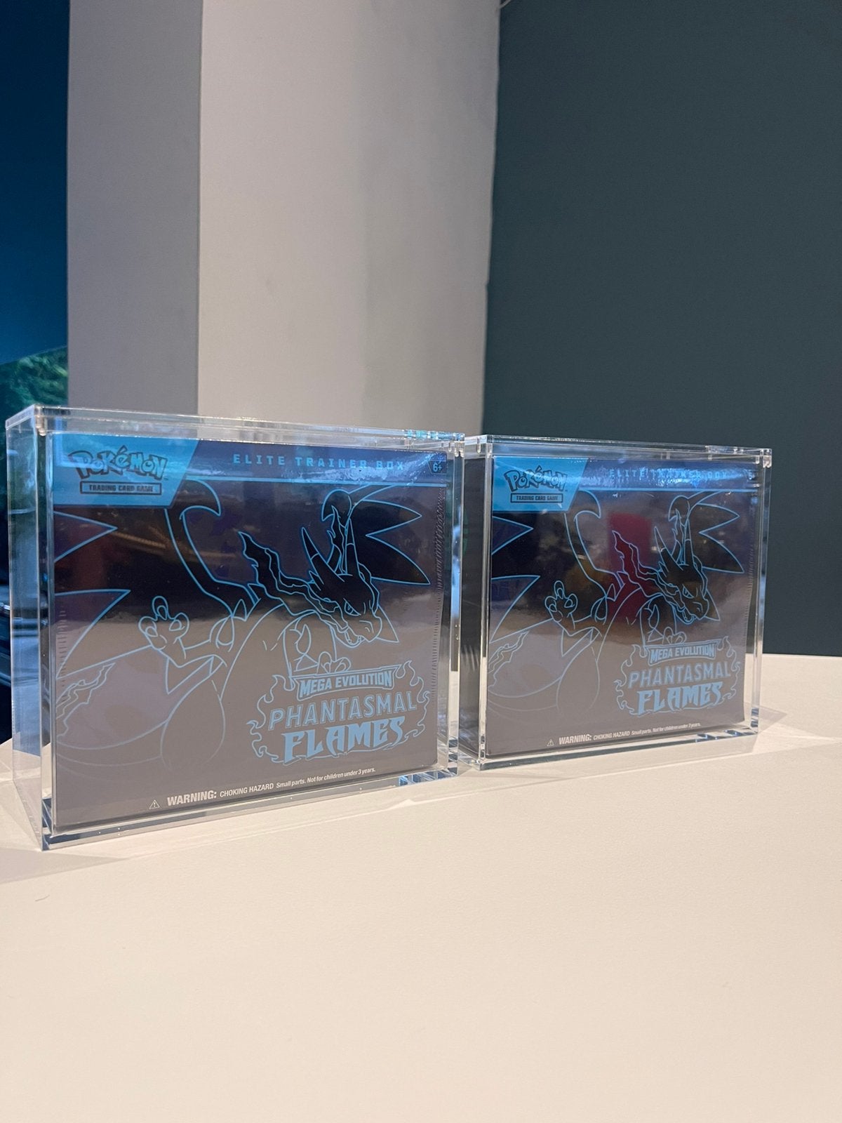 Phantasmal Flames Elite Trainer Box inclusief acryl case, Ophalen of Verzenden, Nieuw, Boosterbox