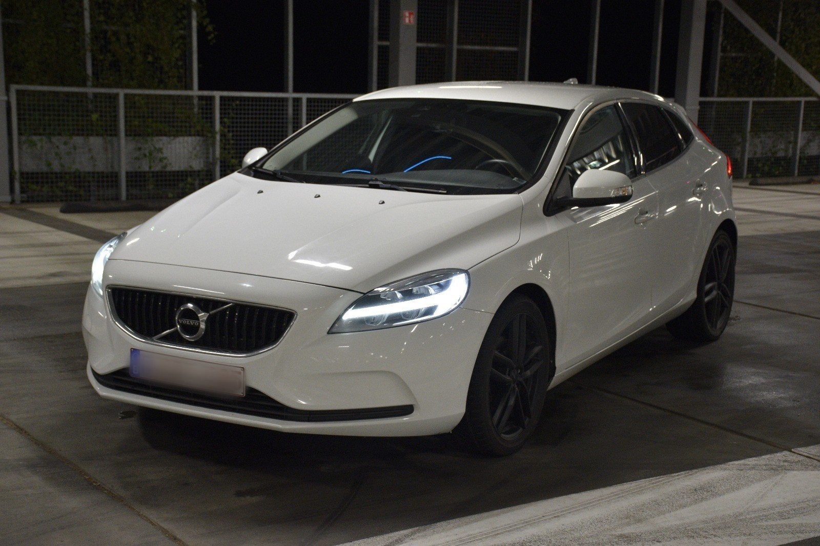 Volvo V40 T2 2017 | Carplay & Android Auto, Autos, Volvo, Particulier, V40, ABS, Caméra de recul, Phares directionnels, Airbags