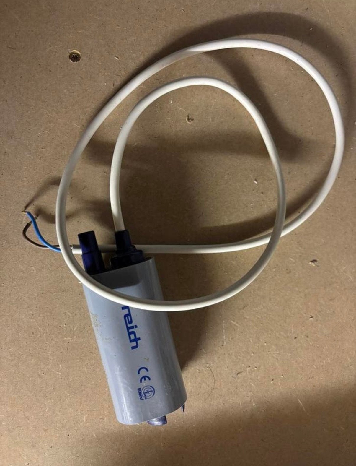 Elektrische condensator 12V - 12 liter capacity, Elektronische apparatuur, Onderdelen en Toebehoren, Zo goed als nieuw, Ophalen of Verzenden