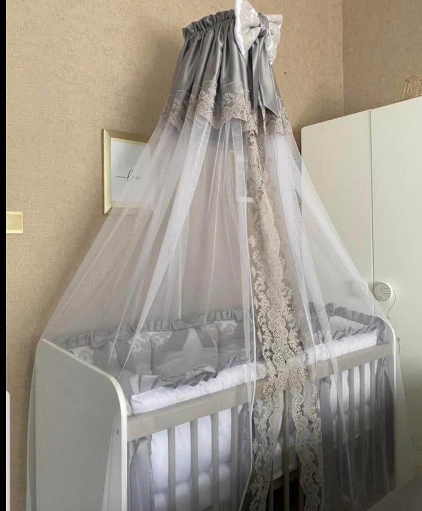 Mooi babybedje een kleerkast, Ophalen, Zo goed als nieuw