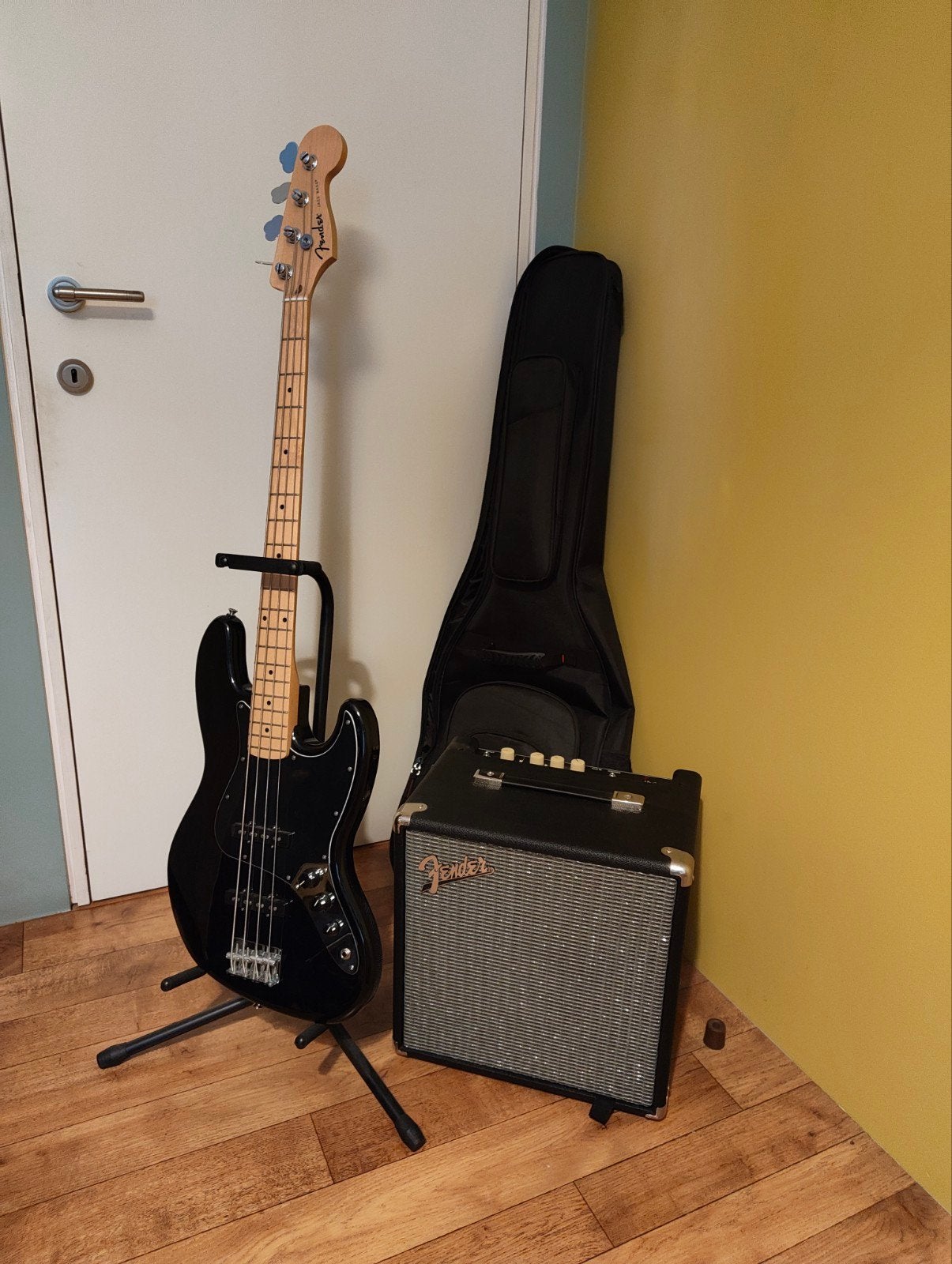 Fender Standard Jazz Bass en toebehoren Nieuw, Ophalen, Zo goed als nieuw, Elektrisch