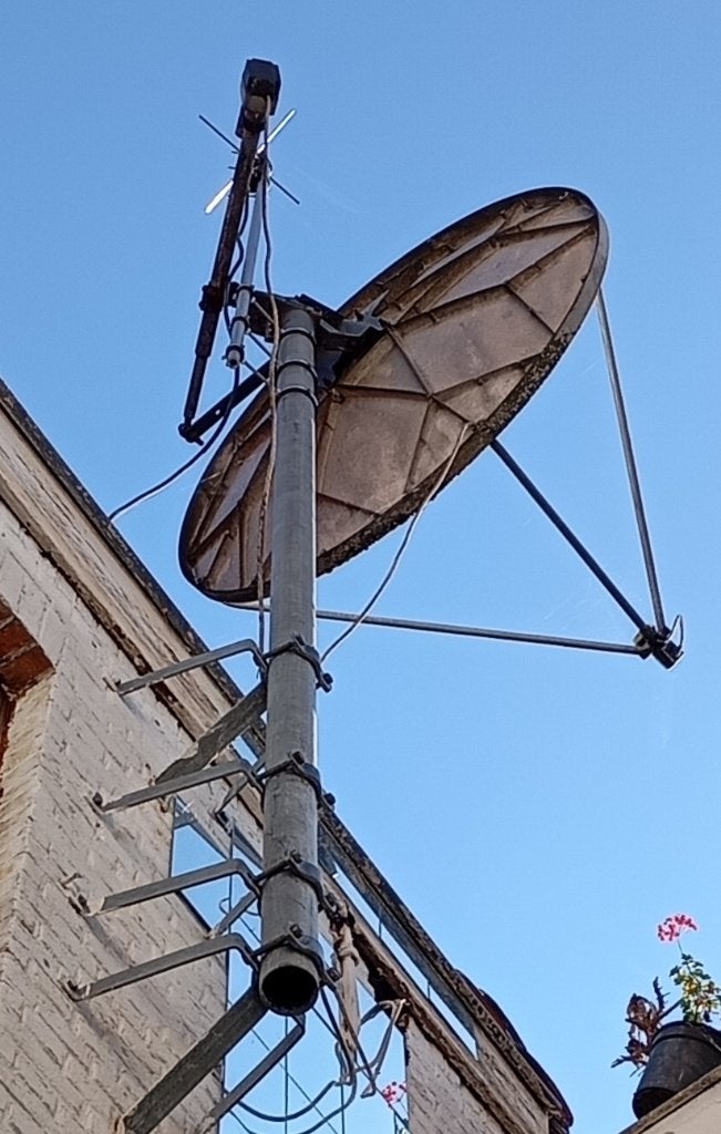 schotelantenne Ø120 cm, Audio, Tv en Foto, Ophalen, Gebruikt, (Schotel)antenne