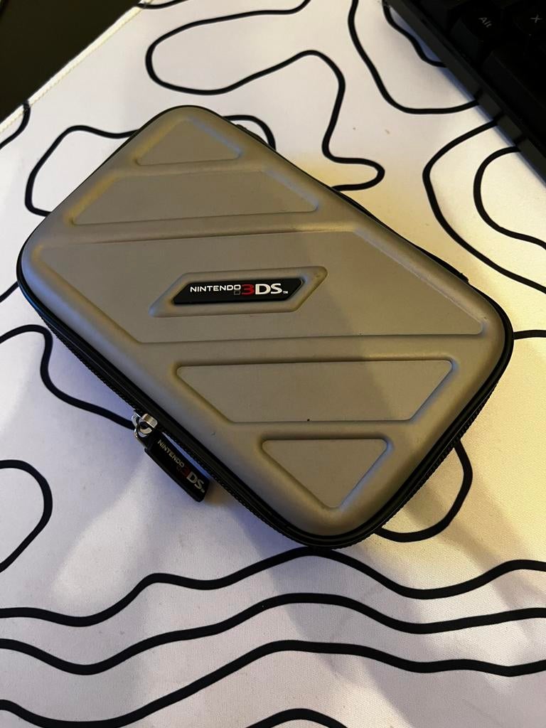 Nitendo 3ds incl 10 games + lader, Games en Spelcomputers, Spelcomputers | Nintendo Portables | Accessoires, Ophalen, Zo goed als nieuw