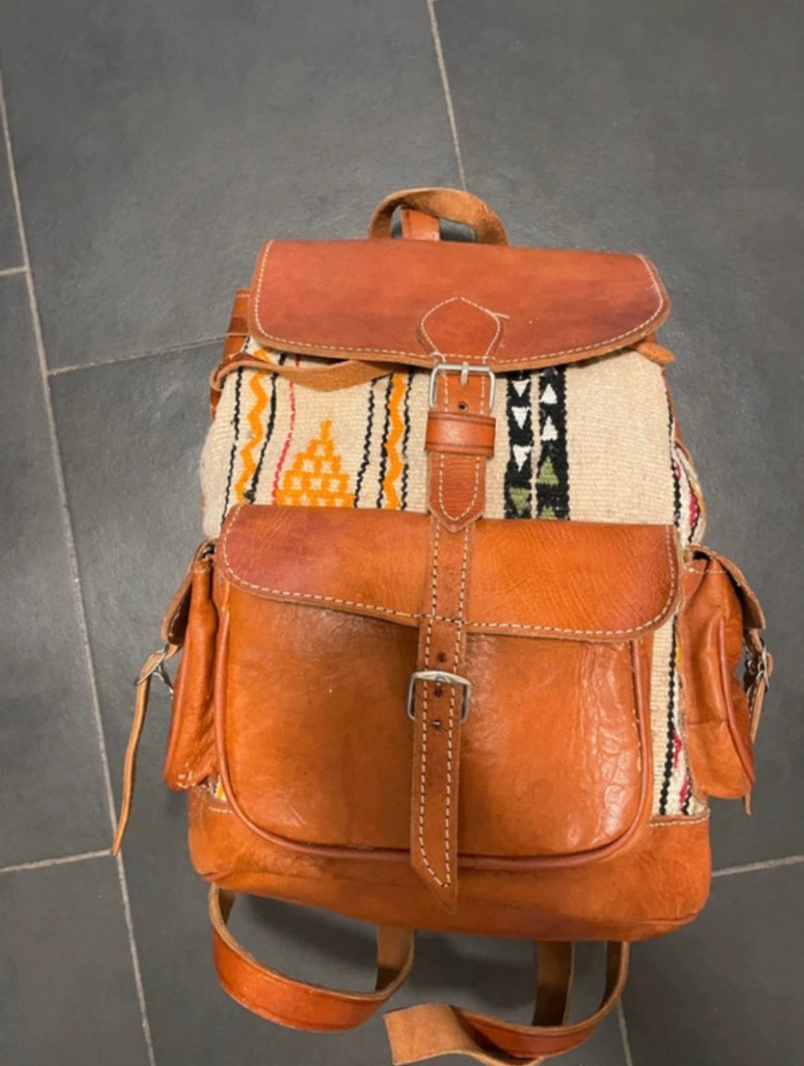 Sac a dos veritable cuir fait a la main berbère, Enlèvement ou Envoi, Comme neuf
