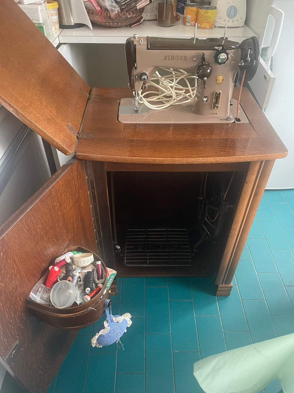 een robuuste Singer 306K naaimachine uit de jaren '50/'60, Ophalen, Gebruikt