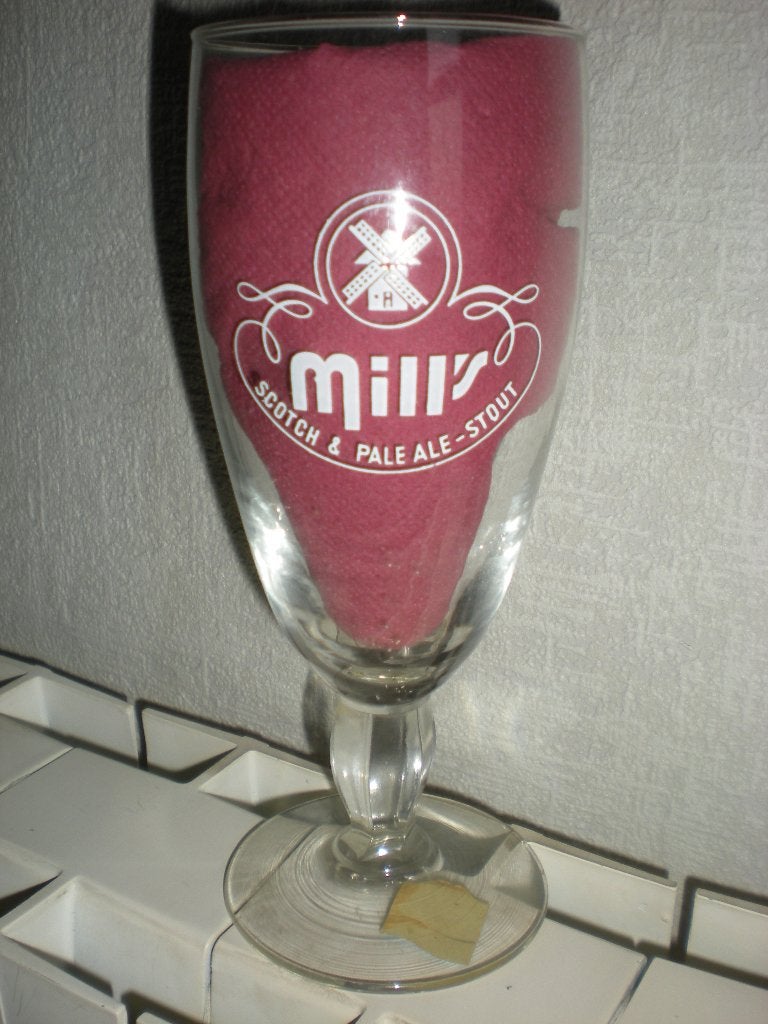Mill's Scotch & Pale Ale - Stout, Ophalen of Verzenden, Zo goed als nieuw, Glas of Glazen