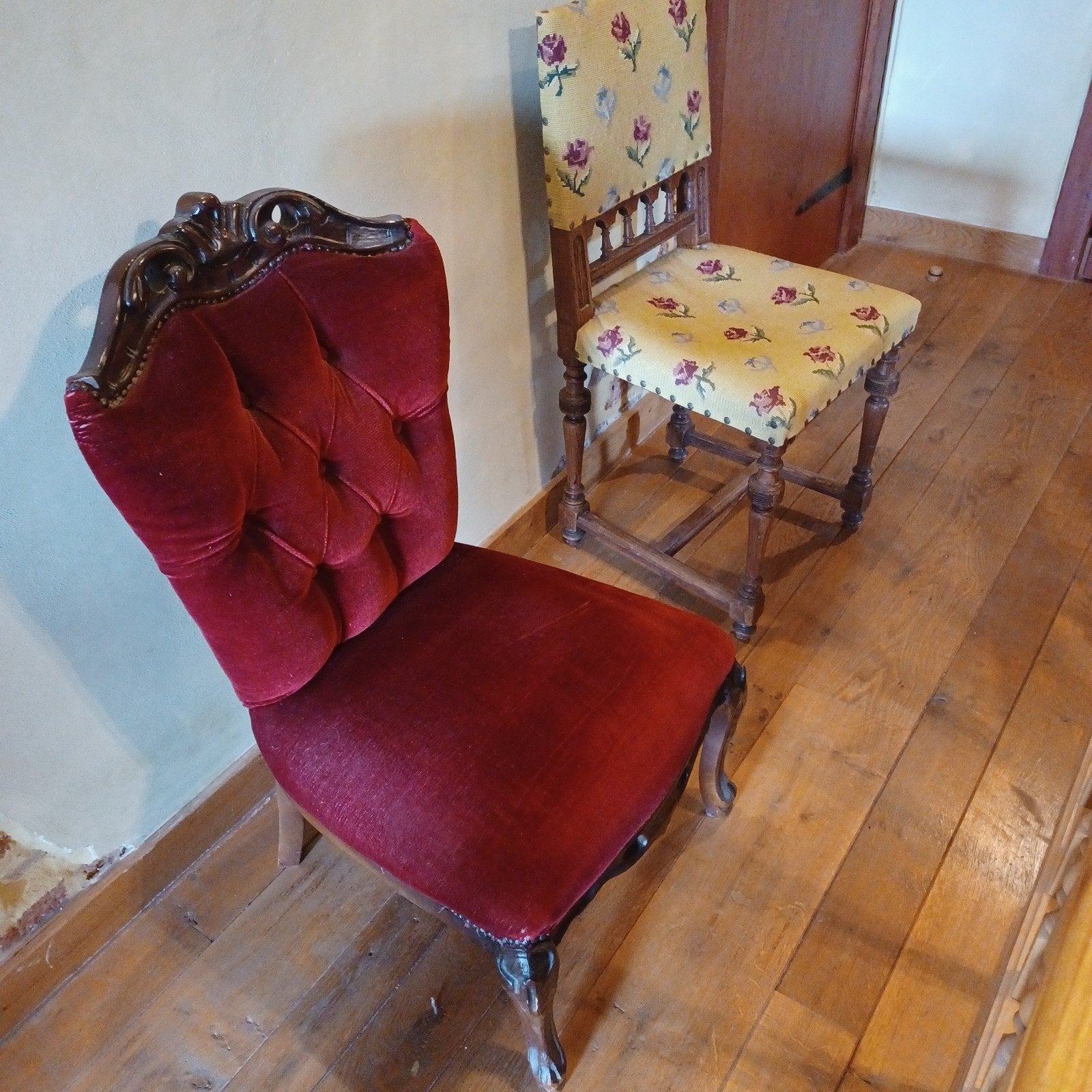 2 oude stoelen apart te koop, Ophalen