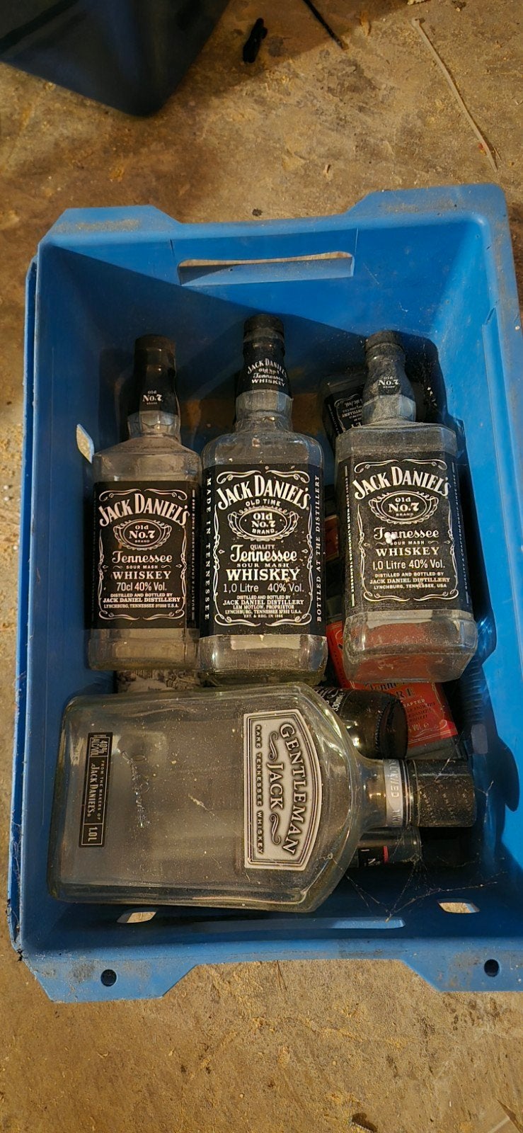 Bouteilles vident Jack Daniel's, Enlèvement, Utilisé