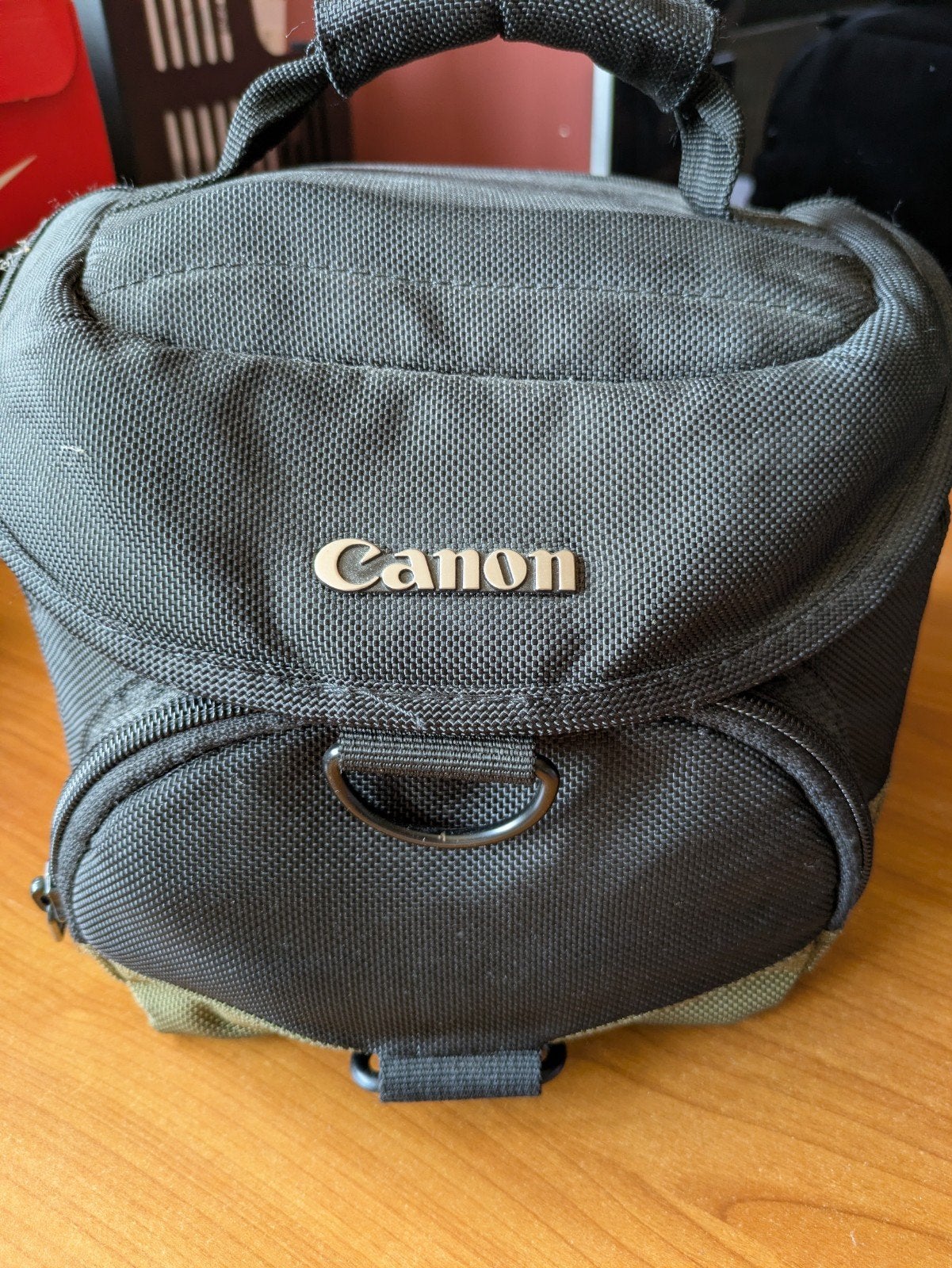 Canon EOS 550D + 50mm f/1.8 STM + 55-250mm + extra batterij, TV, Hi-fi & Vidéo, Enlèvement ou Envoi, Sangle de transport, Canon