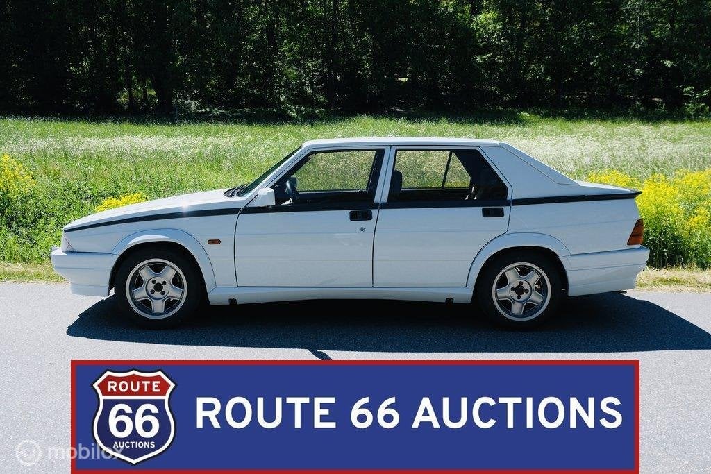 Alfa Romeo 75 2.0 Carburettor | 1986 | Route 66 Auctions, Zwart, Bedrijf, Handgeschakeld, Overige carrosserie
