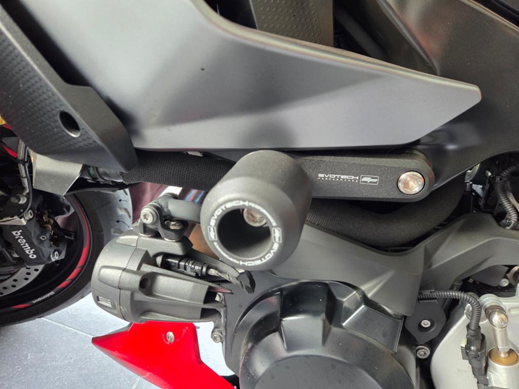 BMW F900xr Evotech valblokken, Motos, Envoi