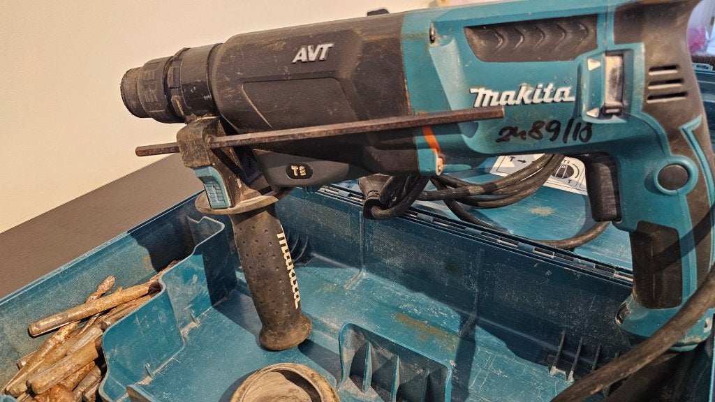 MAKITA 230 V Combihamer HR2611F, Enlèvement ou Envoi, Utilisé, 600 watts ou plus