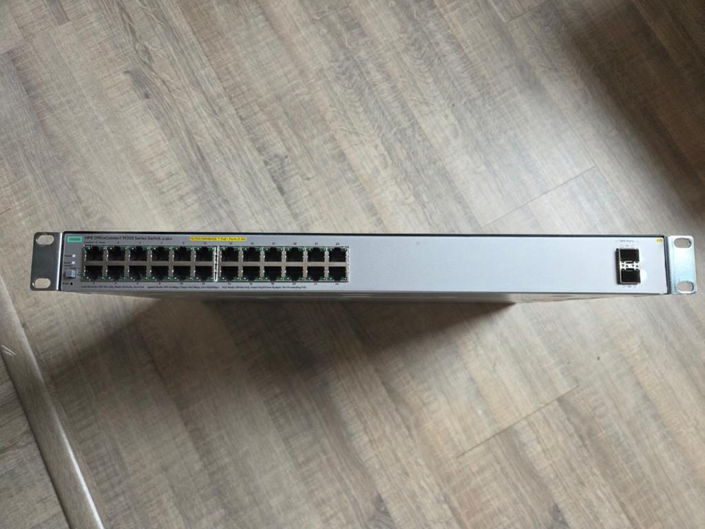 24 poorts managed poe+ switch HP, Computers en Software, Netwerk switches, Ophalen of Verzenden