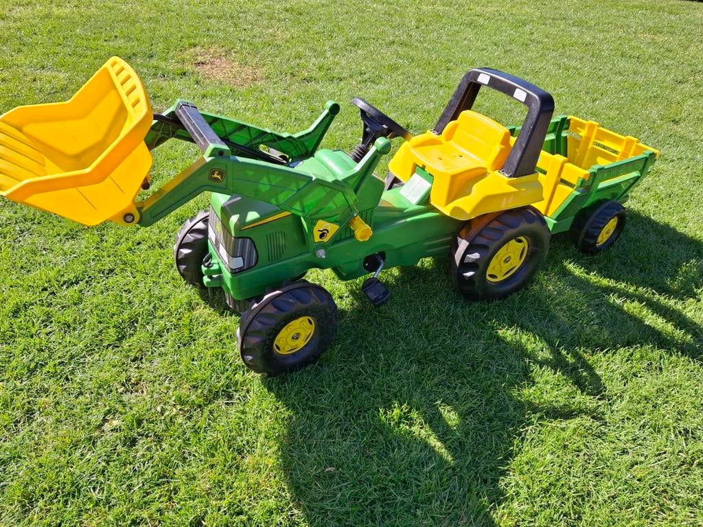 Rolly Junior JD +lader+ farm trailer

John Deere, Ophalen