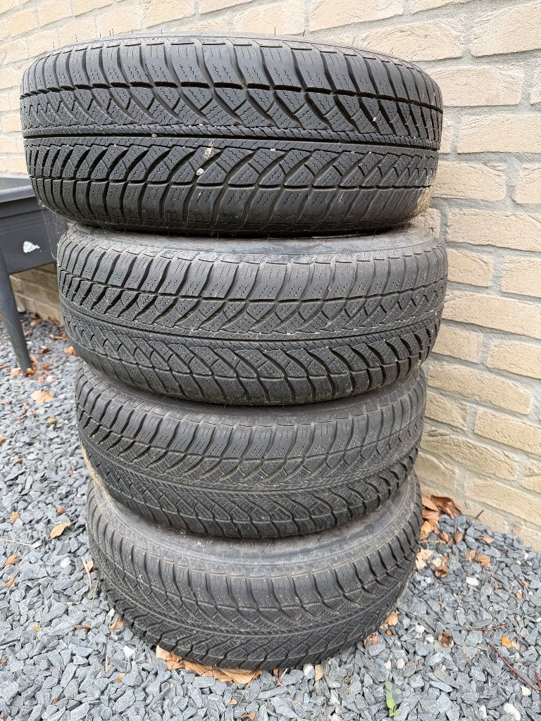 Pneus hiver goodyear ultra grip bmw 205/60r16 92h, Autos : Pièces & Accessoires, Pneus & Jantes, Pneus hiver, 16 pouces, Véhicule de tourisme