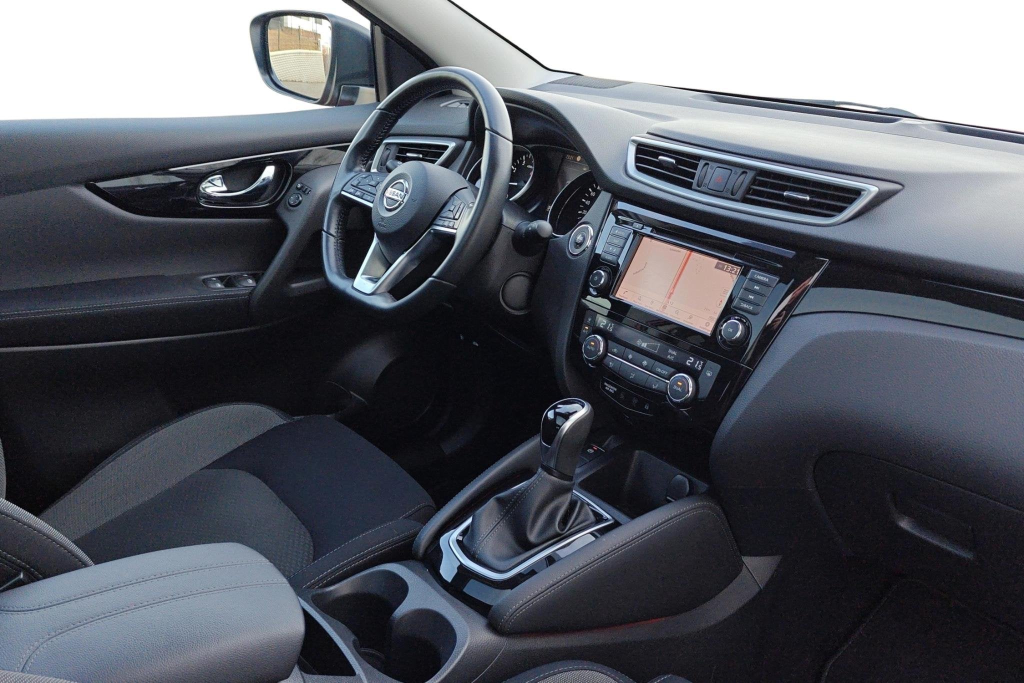 Nissan Qashqai N-Connecta + Design Pack, Rouge, Achat, Entreprise, 5 portes