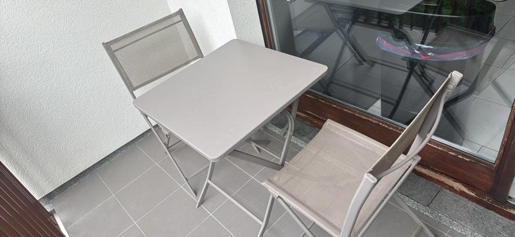 Garden table and chairs, Enlèvement, Comme neuf
