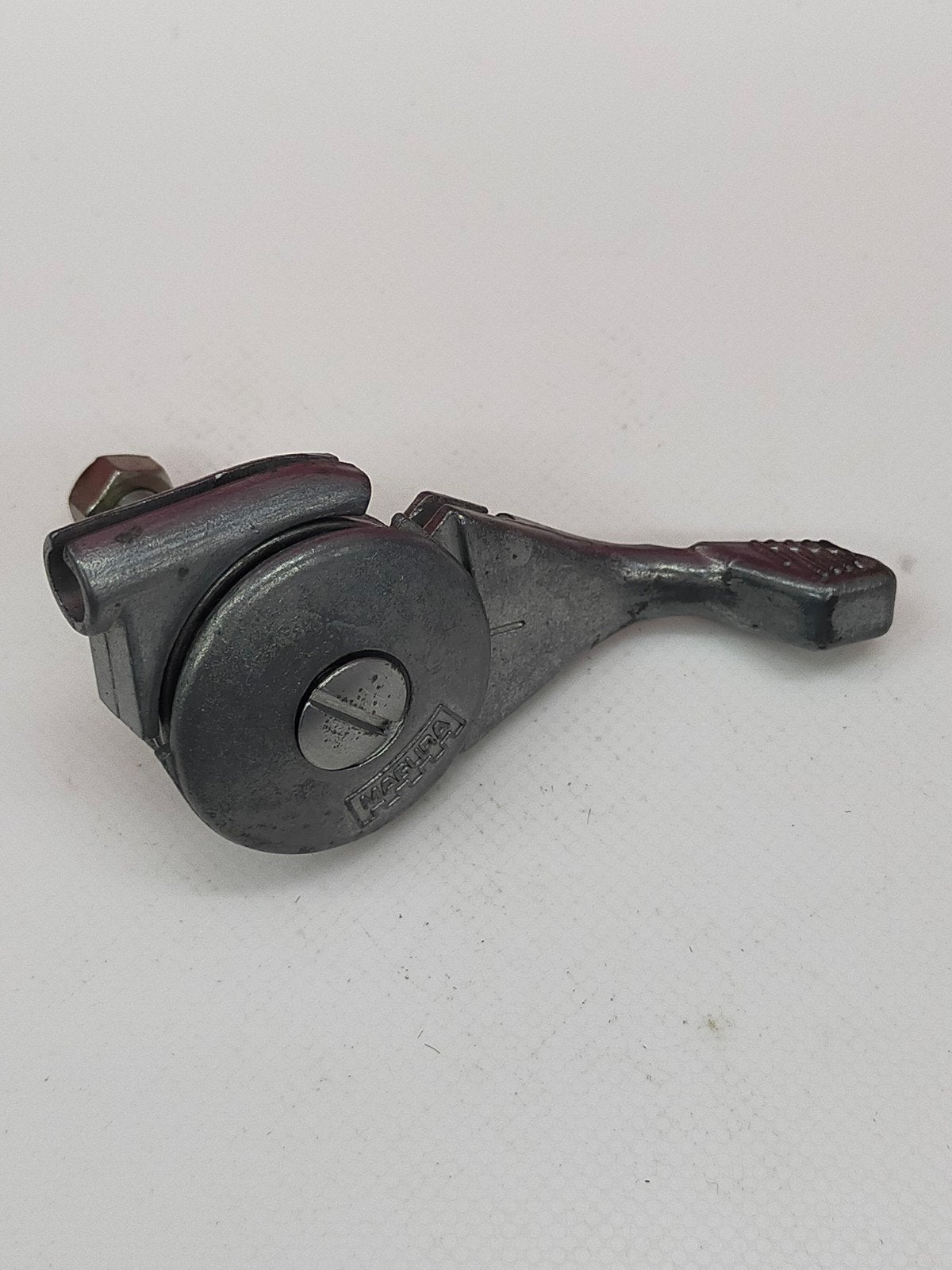 Magura gashendel chockehendel. Manette Berini eitje, Enlèvement ou Envoi