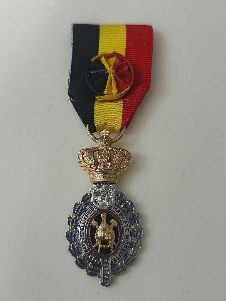 Ereteken / Medaille van de Arbeid 1ste klasse, Verzamelen, Militaria | Algemeen, Ophalen of Verzenden