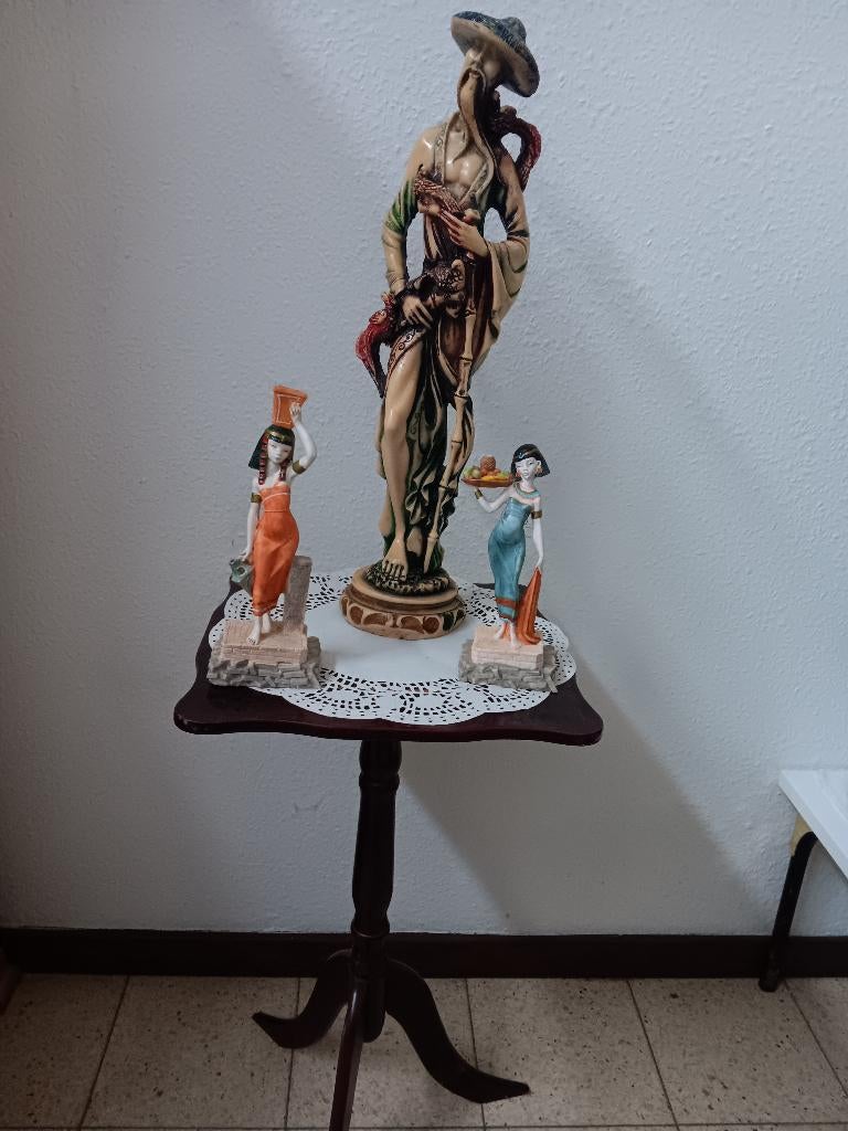 Petite table +statue, Antiquités & Art, Enlèvement