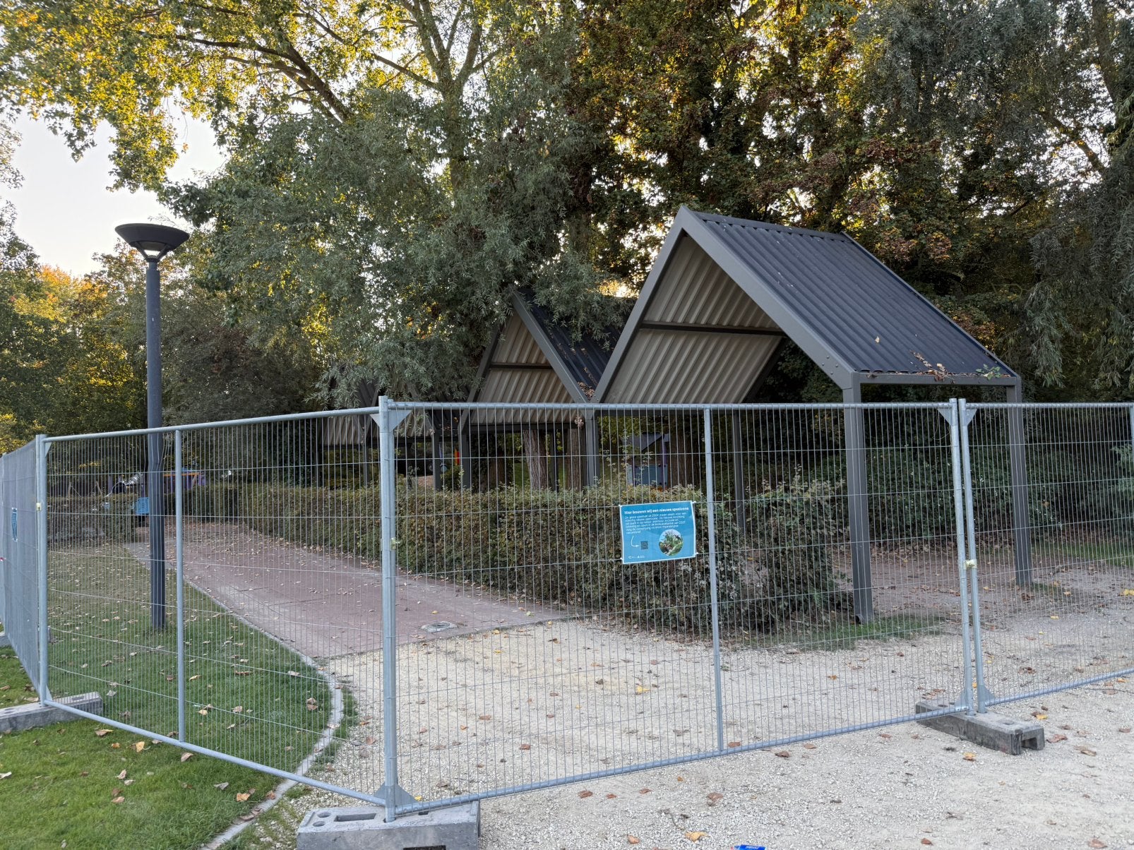 Metalen fietsoverkapping met zadeldaken – antraciet, Ophalen, Zo goed als nieuw