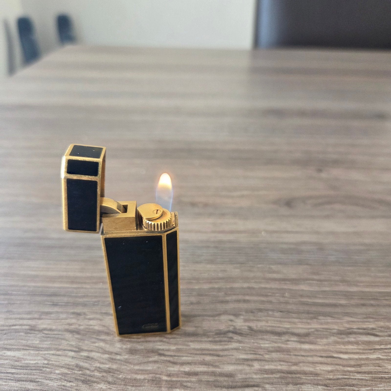 Briquet Pentagon Vintage Must de Cartier — laqué noir et dor, Enlèvement, Utilisé, Briquet