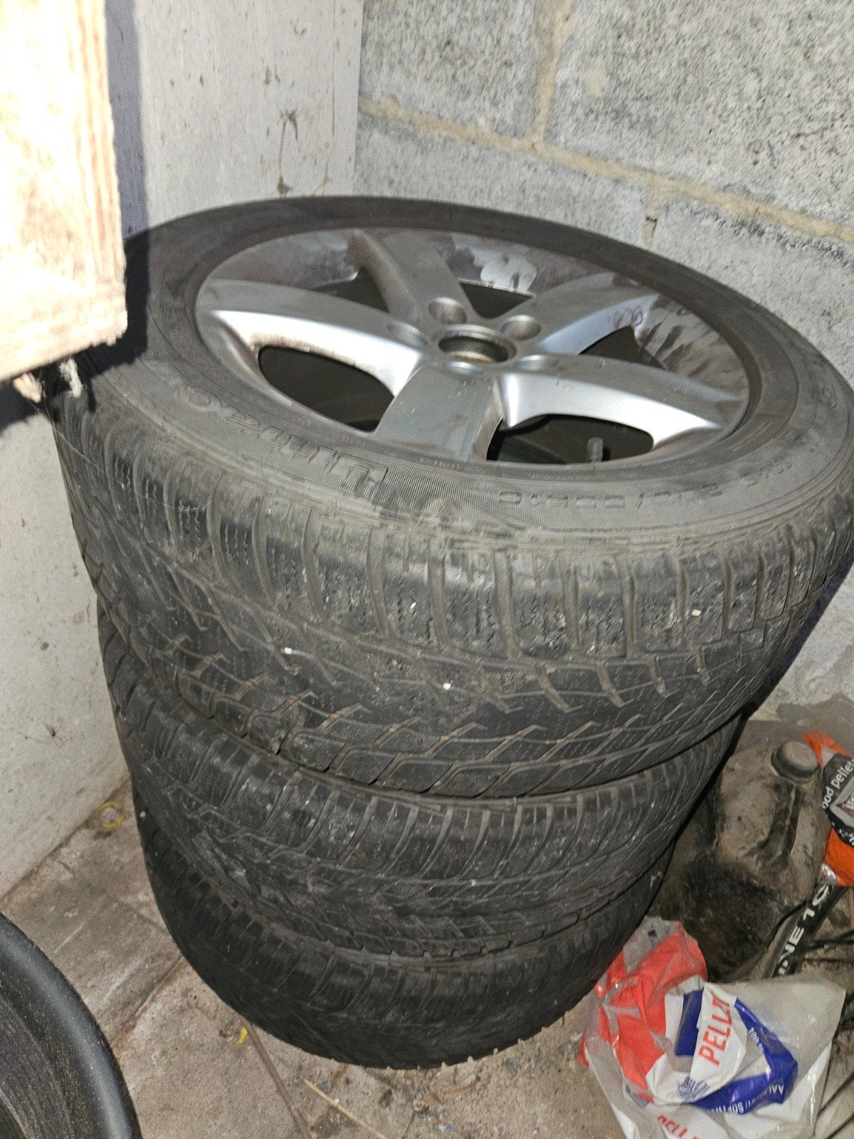 4 jantes alu Audi 17 pouces avec pneus hiver, Ophalen, Gebruikt