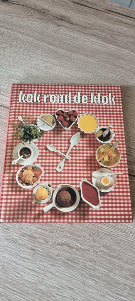 Boek Kok rond de klok, Ophalen of Verzenden, Zo goed als nieuw